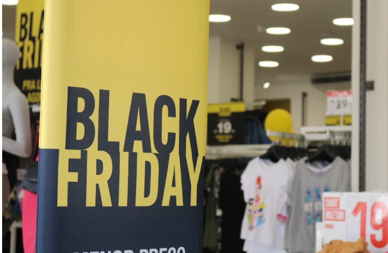 Black Friday atrai um grande número de clientes às lojas