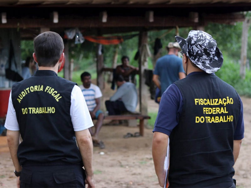 Os trabalhadores estavam sendo explorados em condições análogas à escravidão em obras da construção civil