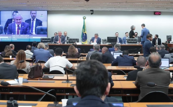 Comissão aprova Orçamento de 2025; texto segue para votação no Congresso