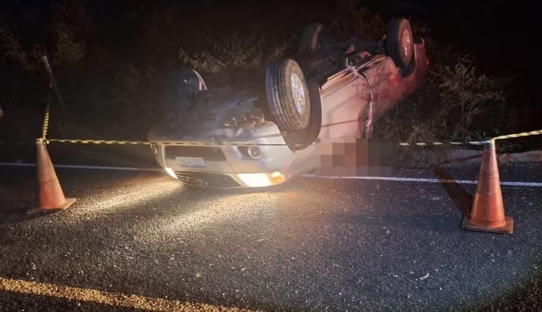O motorista do veículo morreu esmagado