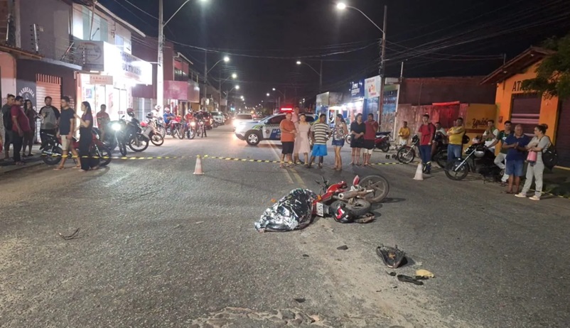 O pastor conduzia uma motocicleta quando foi atingido por um carro e morreu no local