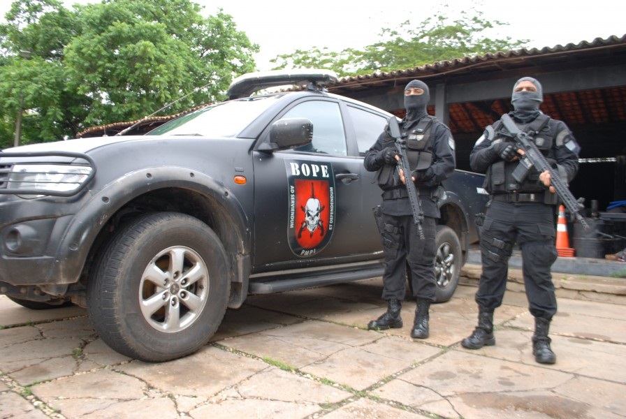 O Batalhão de Operações Policiais Especiais (BOPE) atua em situações de alto risco