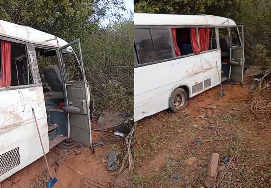 Micro-ônibus com estudantes se envolve em acidente em Santa Cruz do Piauí