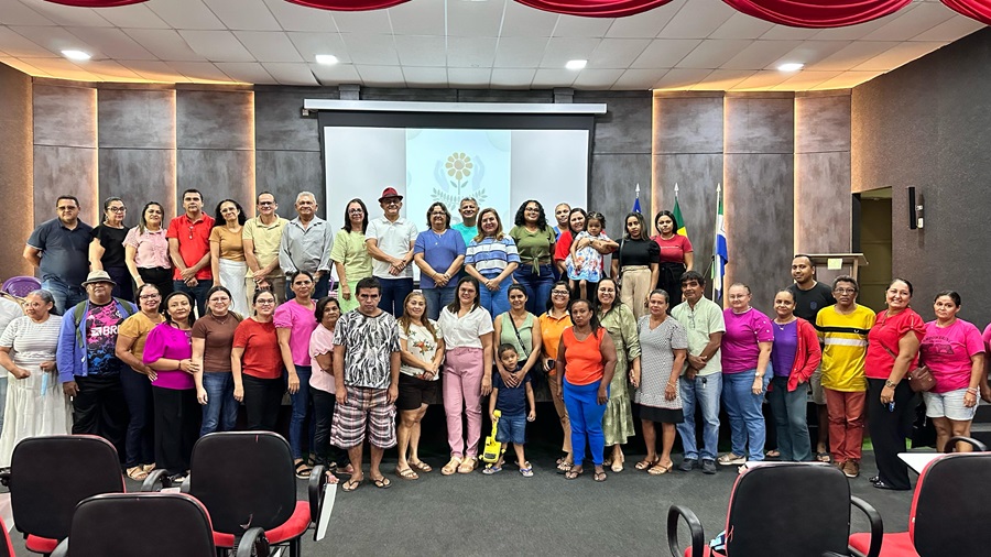 Autoridades locais, representantes da Federação das APAEs do estado e moradores participaram do evento