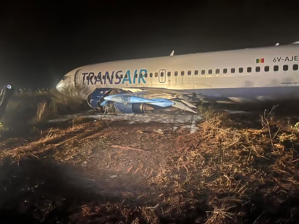 Boeing 737 que derrapou na pista do aeroporto internacional de Dacar, no Senegal, em 9 de maio de 2024. — Foto: Reprodução/ Redes sociais