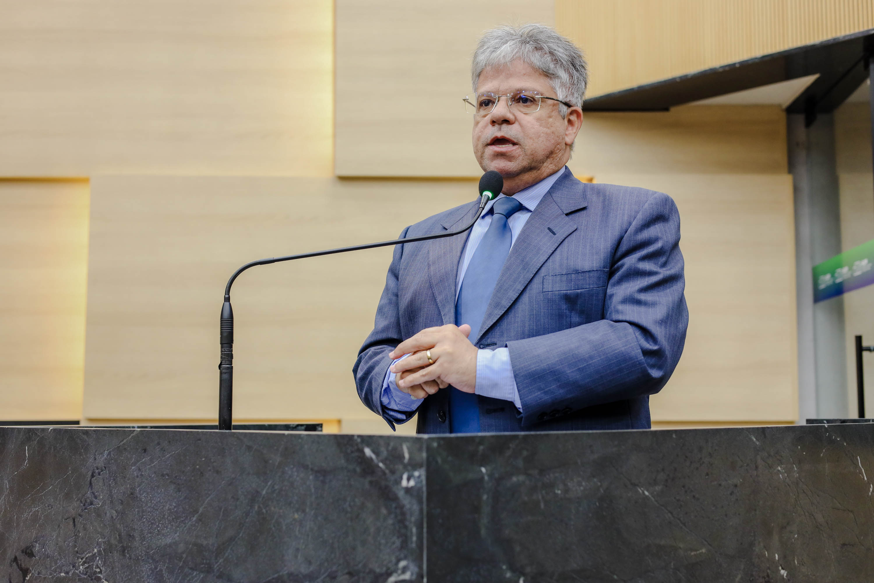 O deputado estadual Gustavo Neiva (PP) no plenário da Alepi