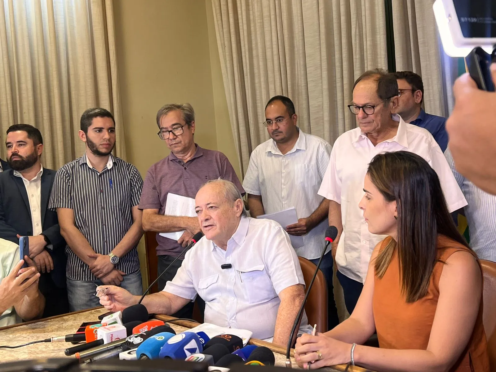 Assinatura de decreto de emergência da limpeza pública de Teresina