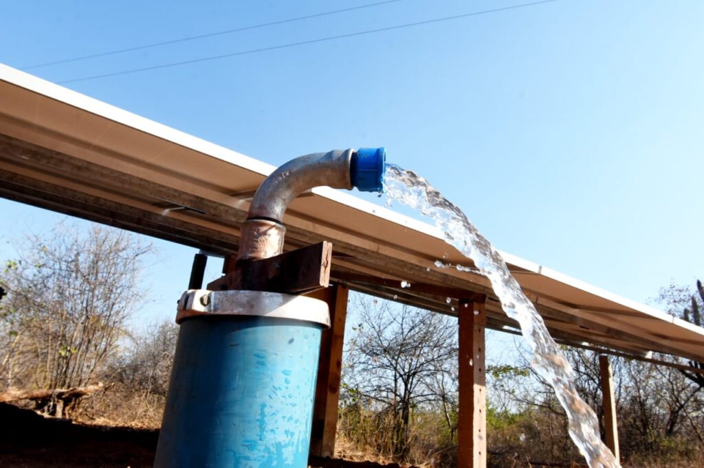 Sistema de água na zona rural de Páqueta