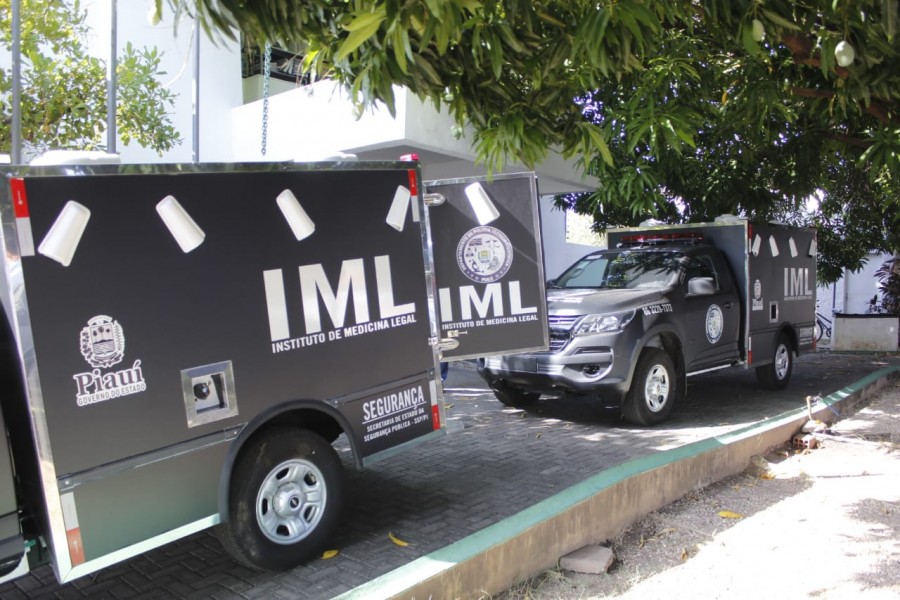 Carro do IML