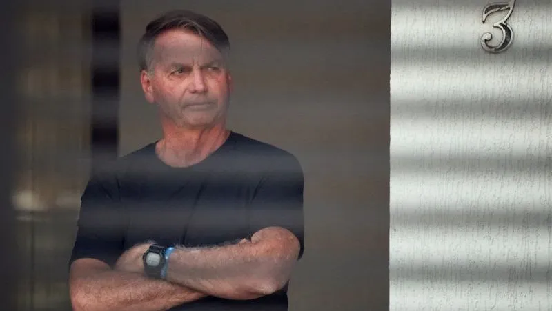 Bolsonaro admitiu que utilizou um ferro de solda para danificar a tornozeleira eletrônica