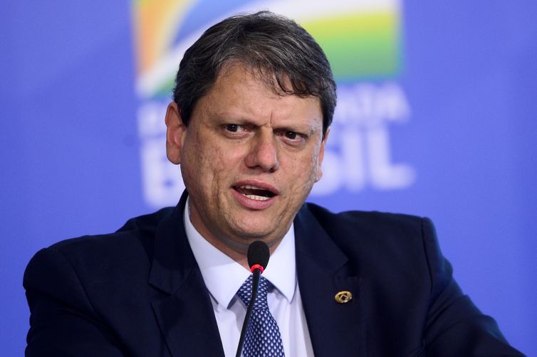 Tarcisio disse em redes sociais que busca soluções para tarifaço de Trump
