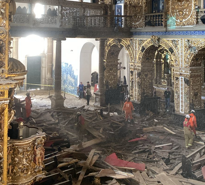 Teto da Igreja em Salvador cai