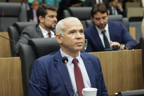 Deputado estadual Tiago Vasconcelos (MDB) é autor do projeto de Lei SOS Educação