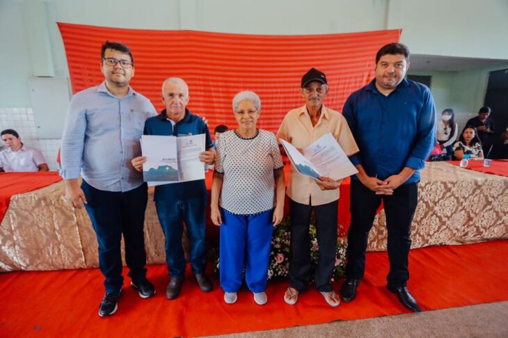 Governadora entrega títulos de terra em Buriti dos Lopes