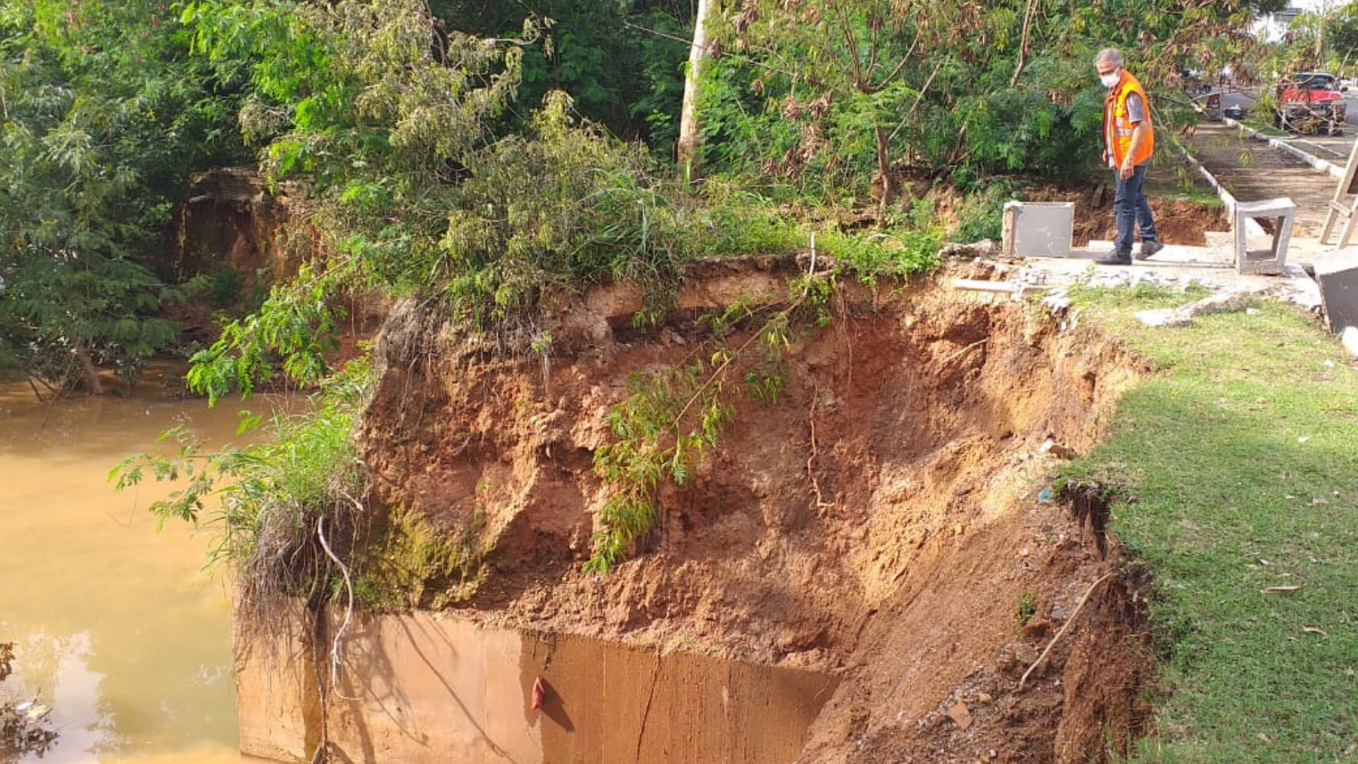 Trecho interditado na av. Maranhão