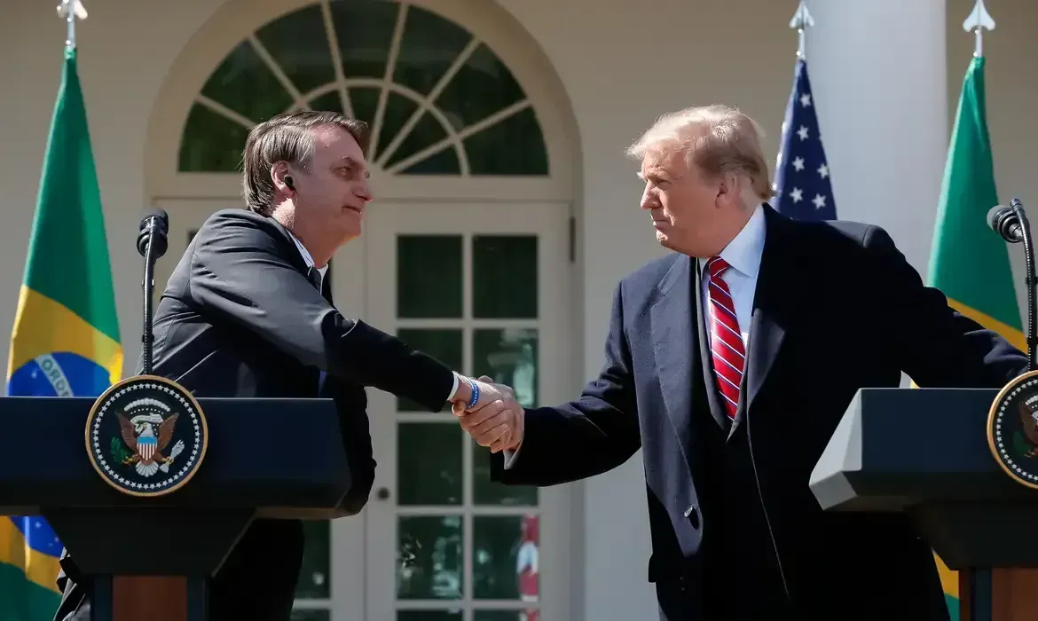 O presidente dos EUA, Donald Trump, e o ex-presidente do Brasil, Jair Bolsonaro