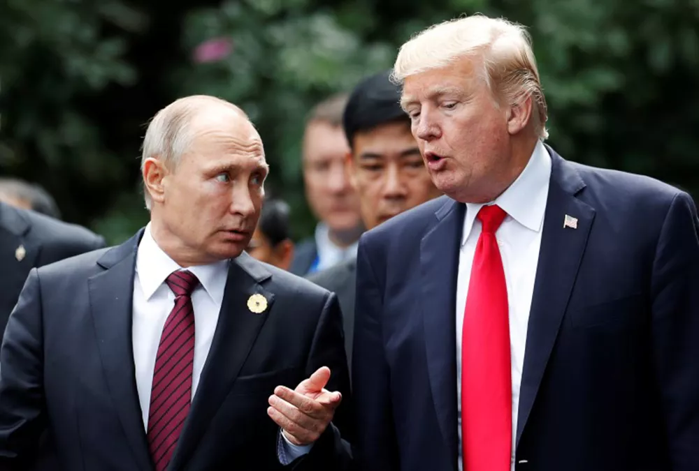 Vladimir Putin ao lado de Donald Trump