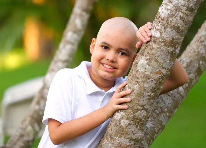 Victor Manoel tem 8 anos e luta contra a leucemia