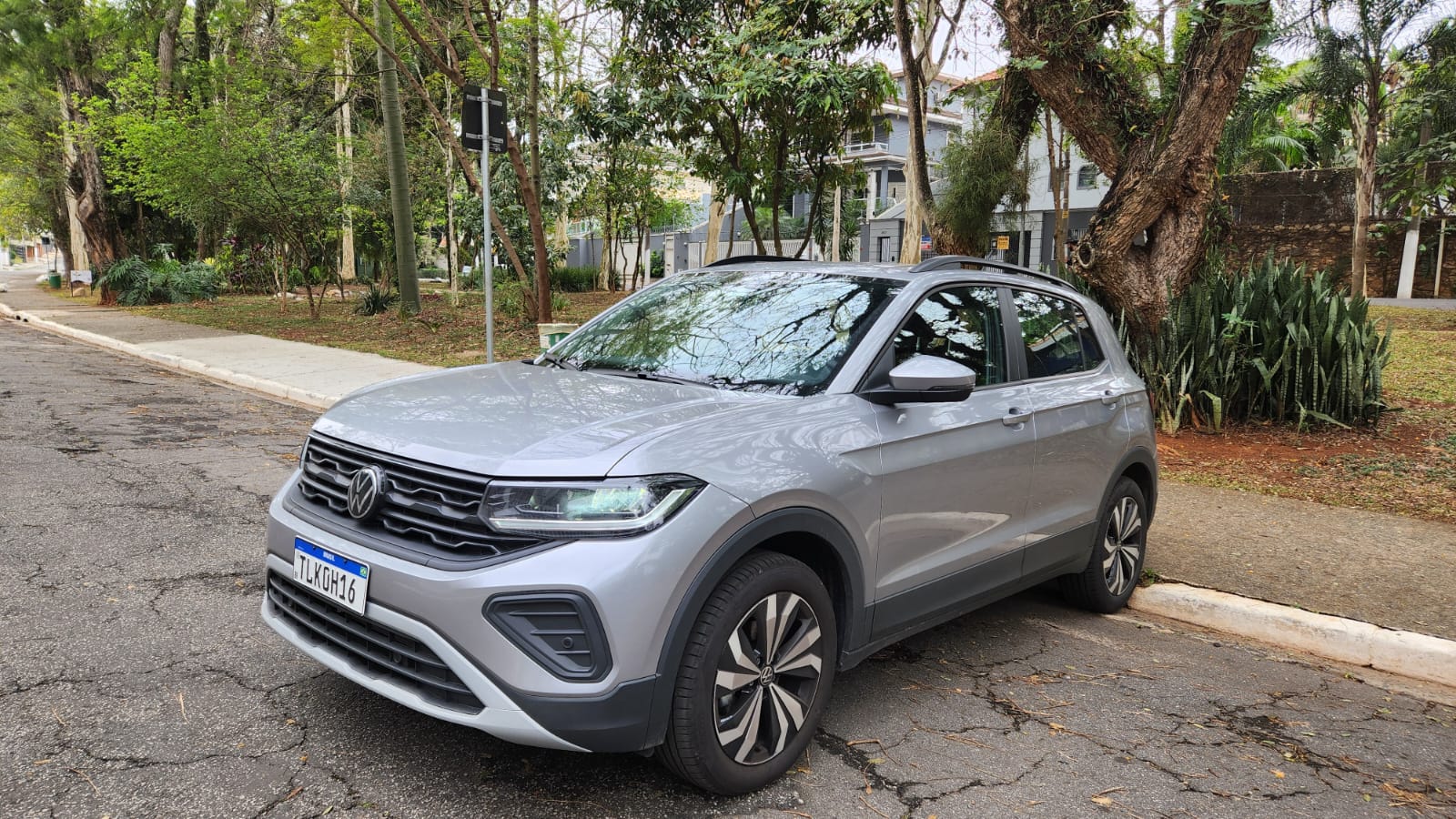 Volkswagen T-Cross 2026 mostra força e lidera segmento no mercado brasileiro