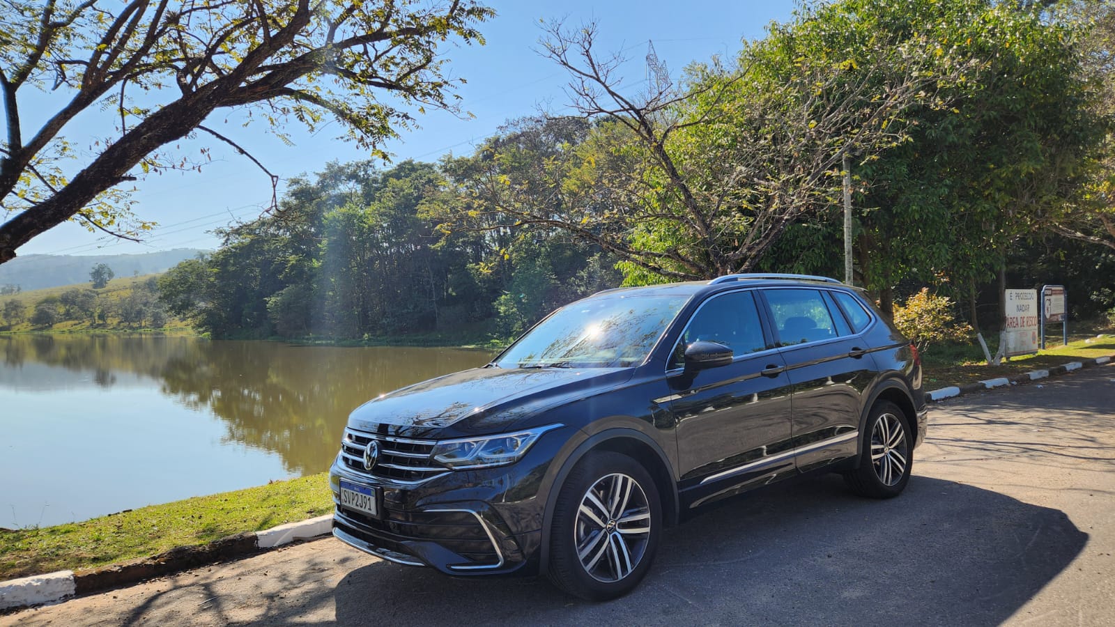 Volkswagen Tiguan leva 7 pessoas com conforto