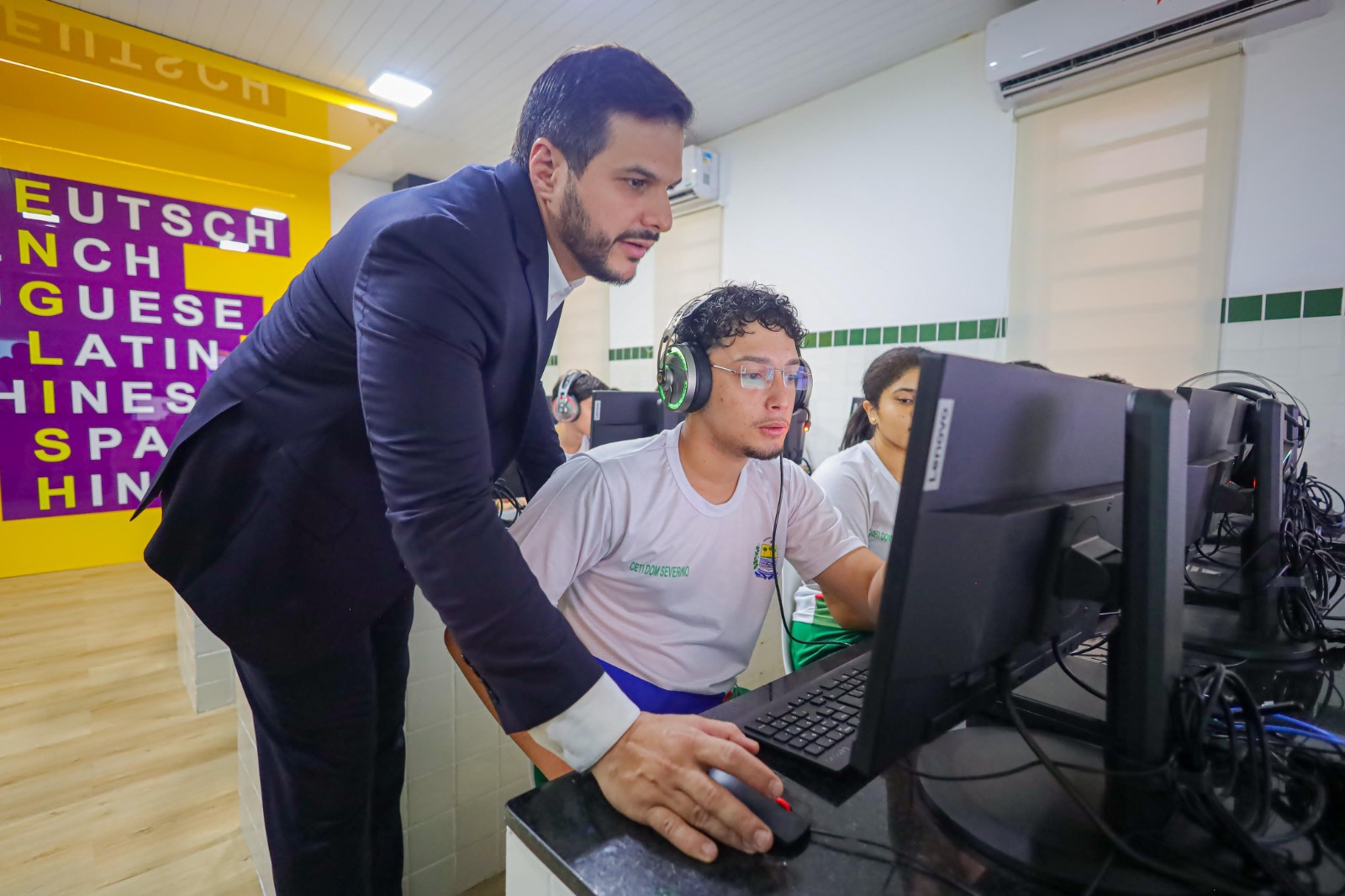 Secretário Washington Bandeira em escola da rede estadual do Piauí