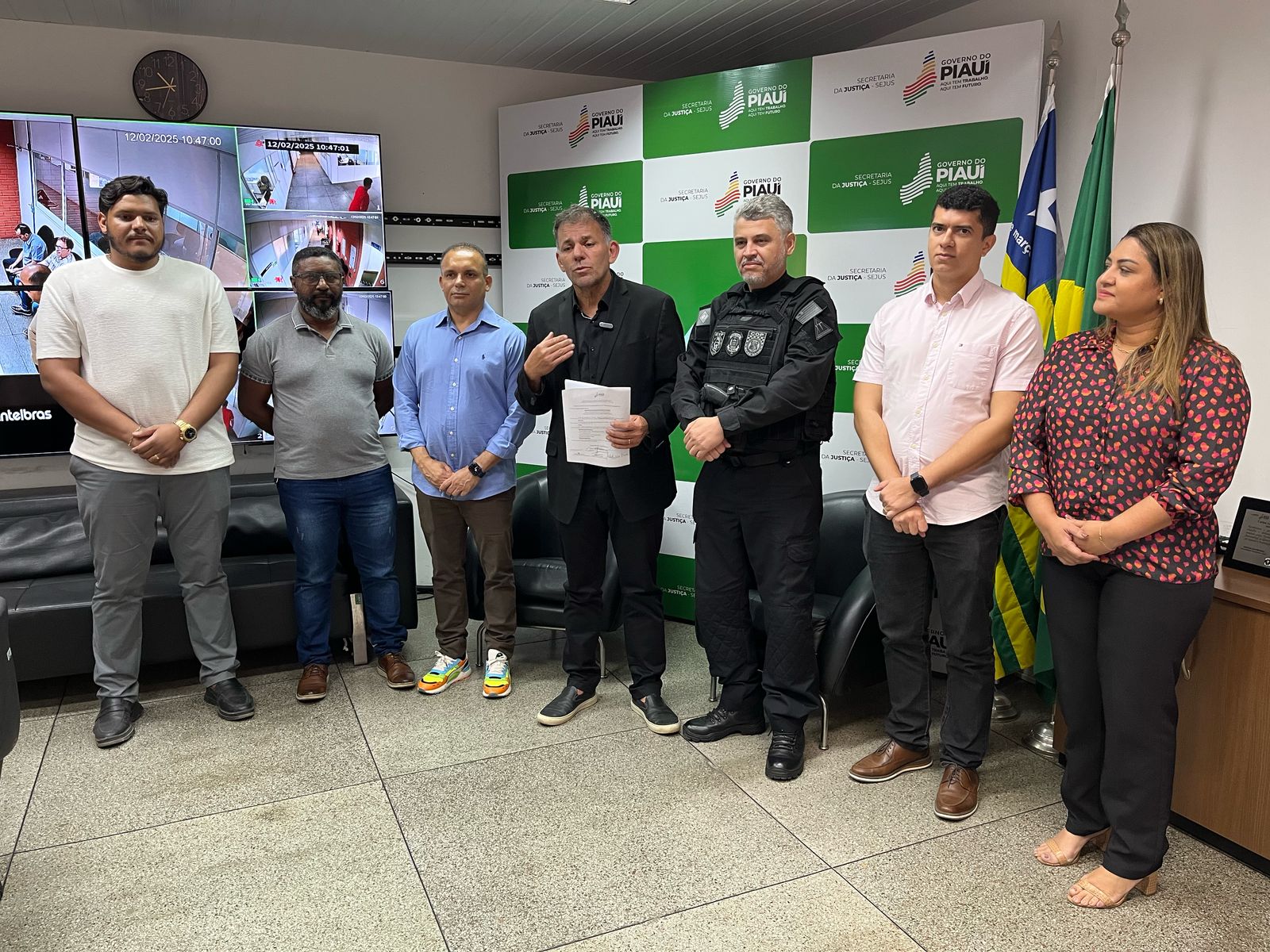 Secretário de Justiça do Piauí, Cel. Carlos Augusto com equipe de segurança de Picos