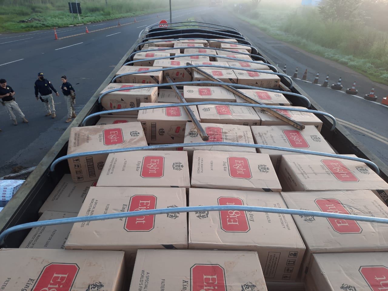 Carga de cigarros contrabandeados avaliada em R$ 1,5 milhão é apreendida pela PRF na BR 343