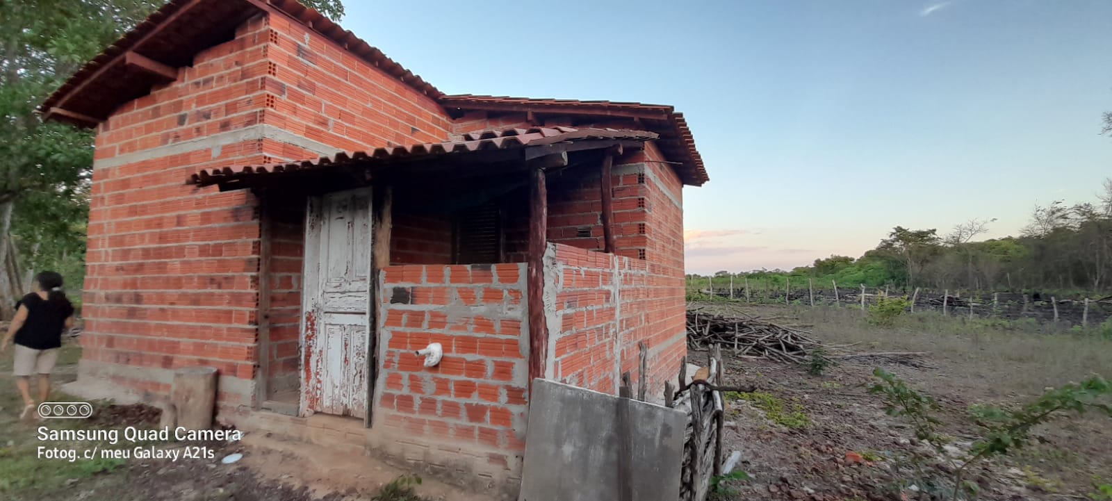 Famílias construíram casas no terreno e agora sofrem ameaças de despejo