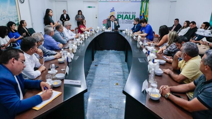 Rafael Fonteles em reunião com representantes de Pedro II e Valença do Piauí