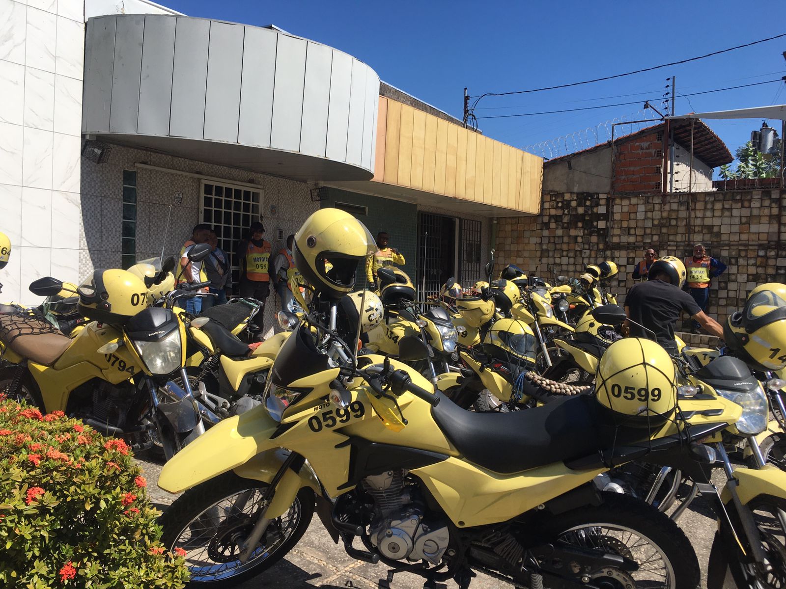 Mototaxistas em prosteto no Ministério Público do Trabalho