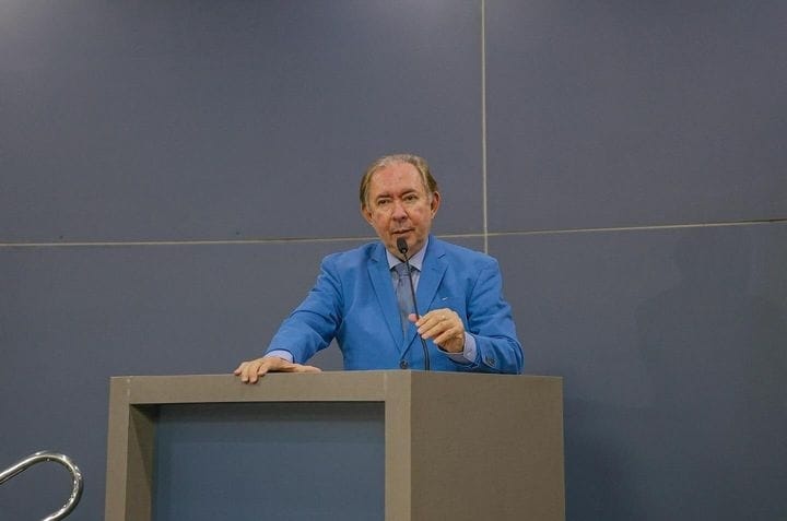 Secretário João Henrique em discurso