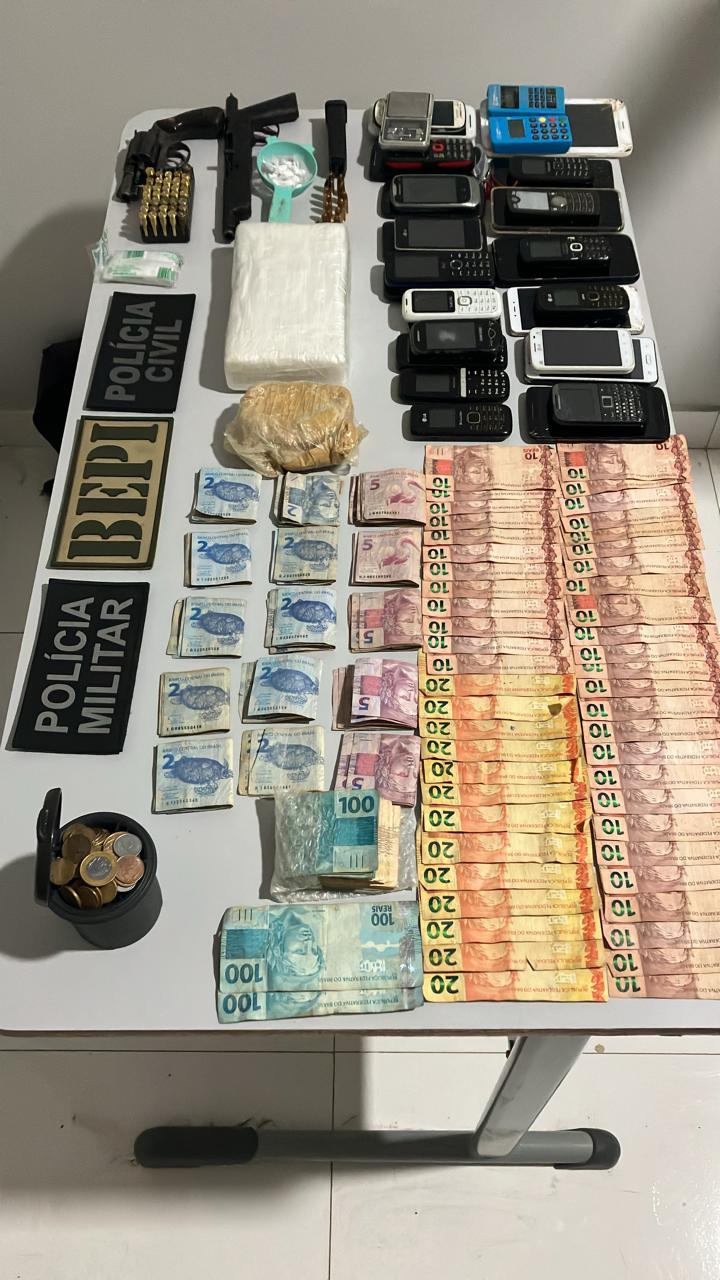 Polícia prende acusado de homicídios e apreende dinheiro e drogas