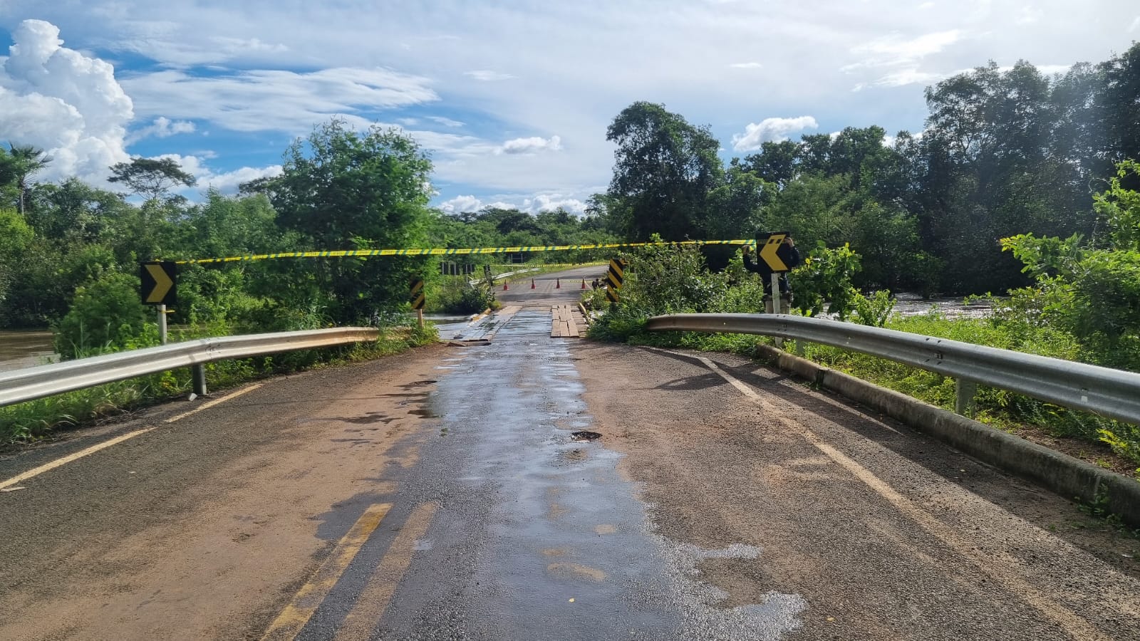 Ponte interditada em Piripiri sob risco de desmoronamento