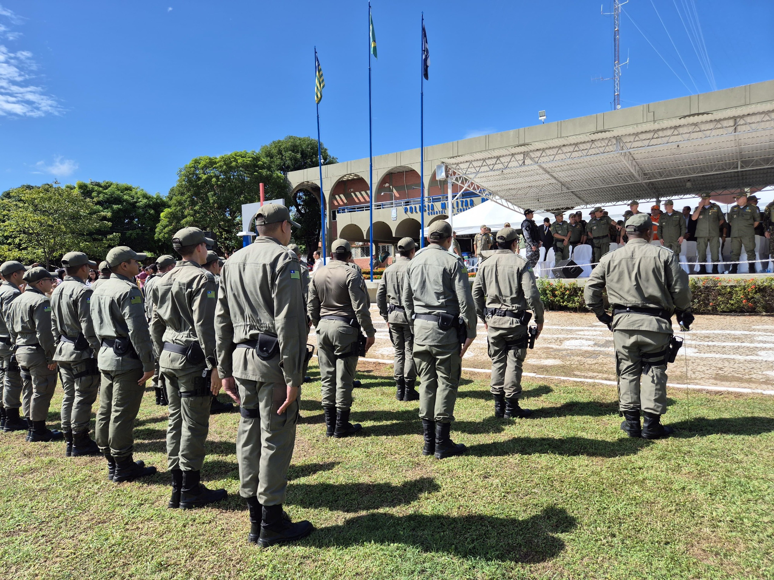 Polícia Militar forma turma de oficiais durante solenidade