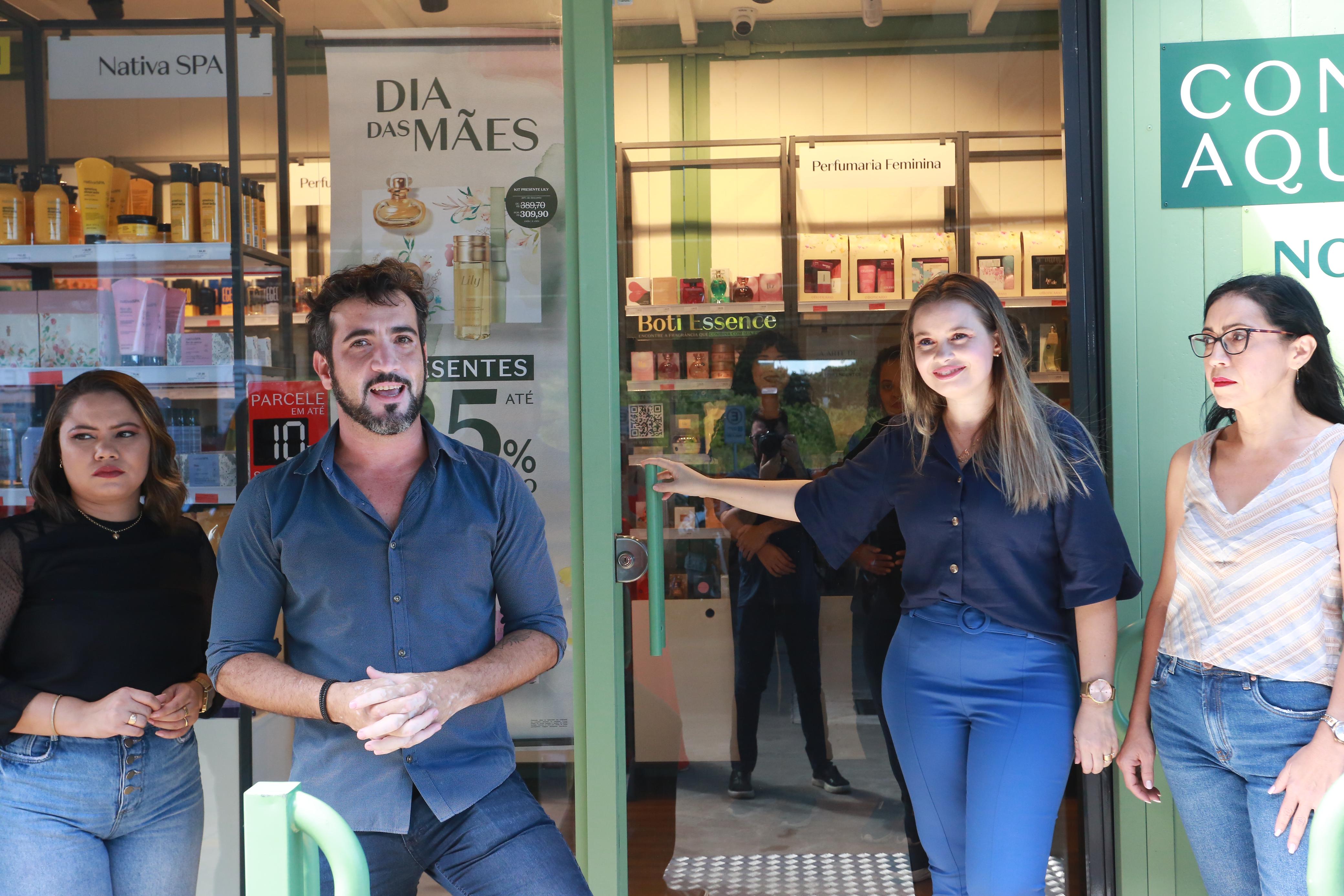 Equipe da primeira loja sustentável da marca no Piauí