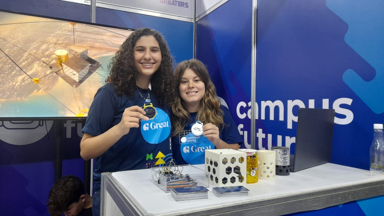 Gabrielle de Almeida Moreira e Maria Cristina, alunas da escola internacional Great