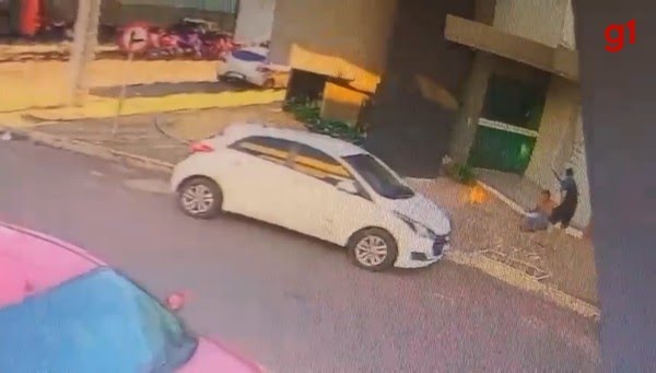 Mulher coloca fogo em homem e PM de folga ajuda a apagar chamas