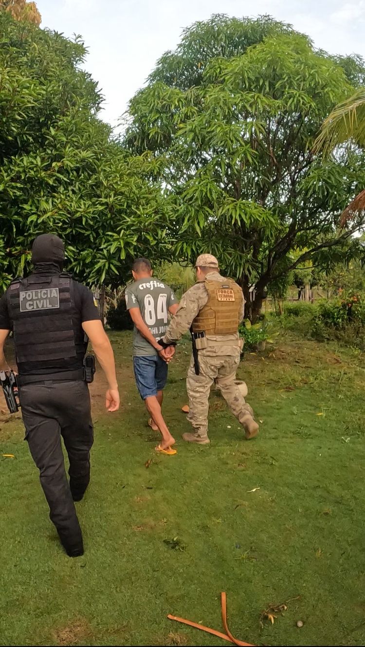 O suspeito foi encontrado na própria casa, em Pau D'Arco do Piauí