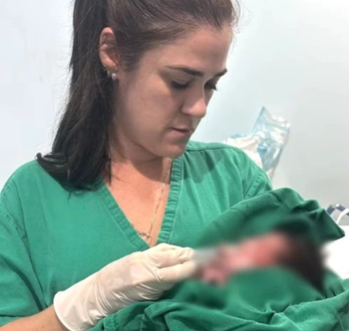 Enfermeira obstetra Ana Cláudia Resende