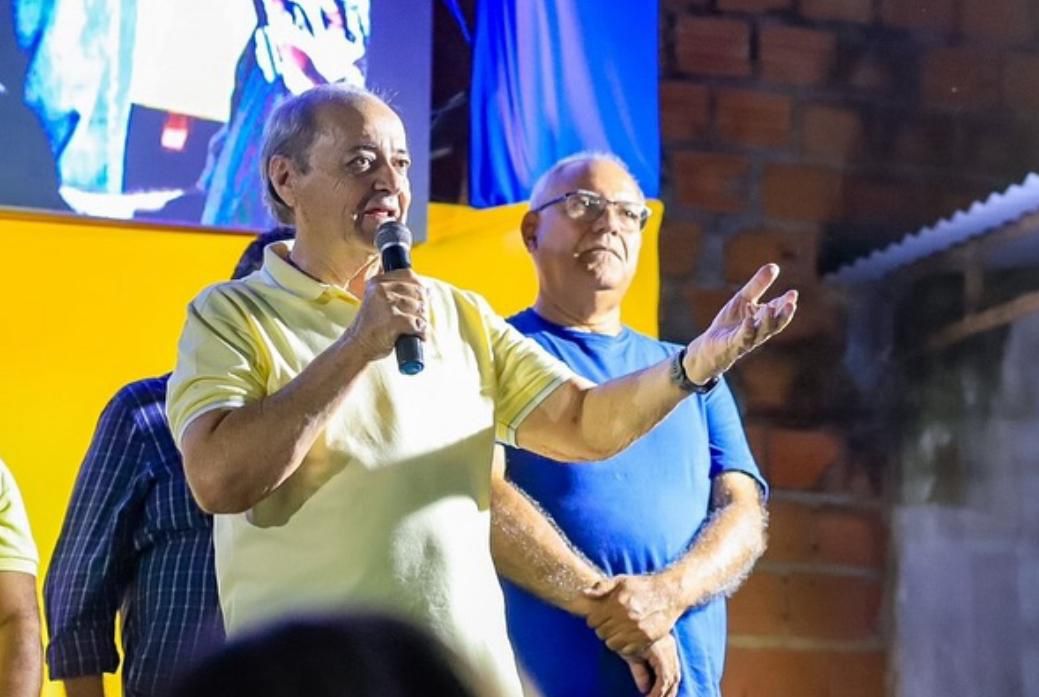 Silvio Mendes discursa para moradores da zona sul