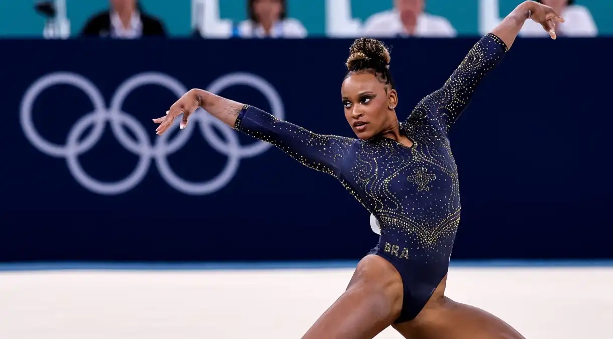 Rebeca Andrade na final feminina por equipes da ginástica artística em Paris 2024