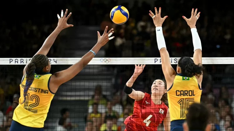 Ana Cristina durante partida do Brasil contra o Japão pelo vôlei nas Olimpíadas de Paris