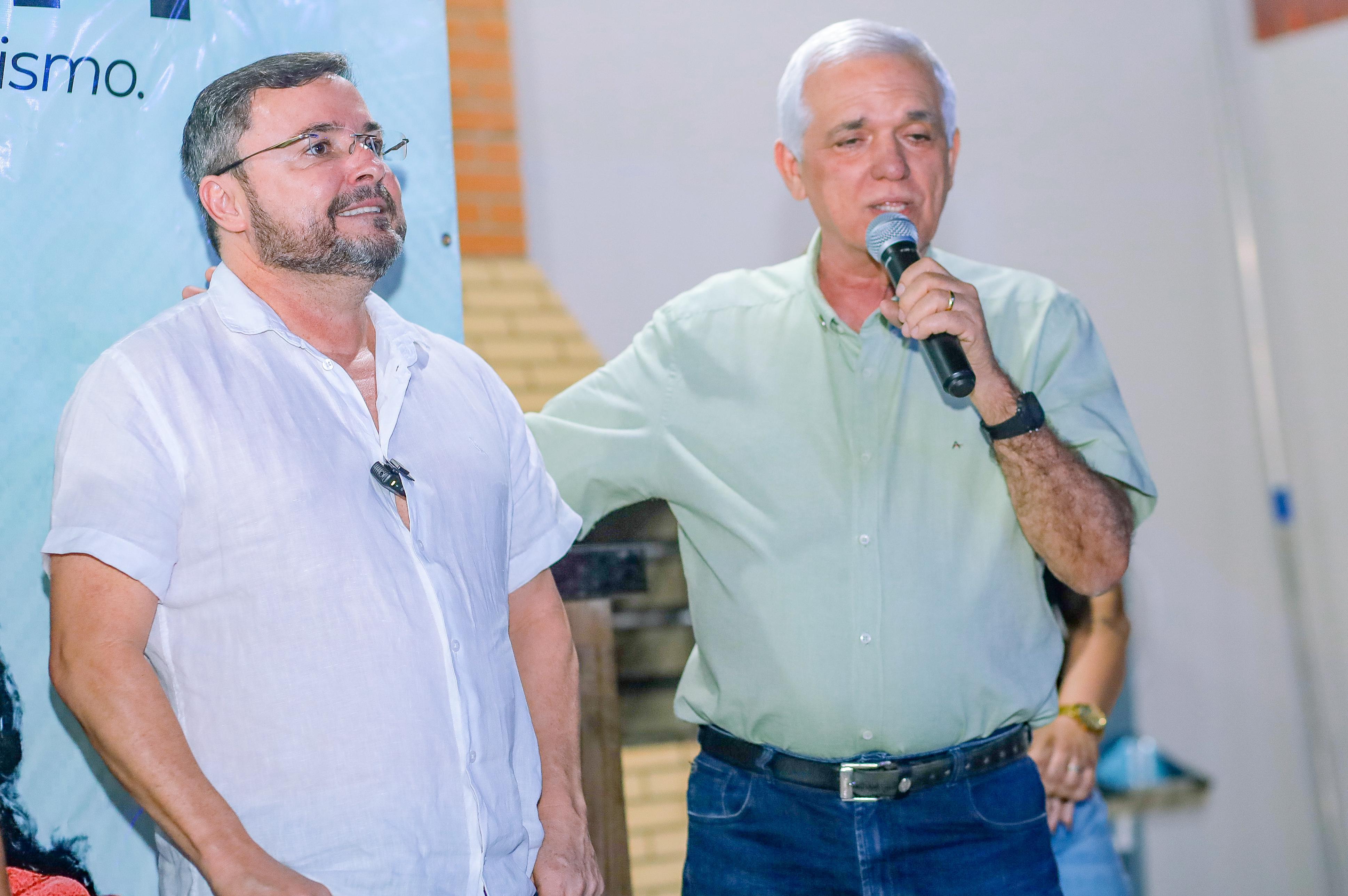 Vice-governador Themístocles Filho ao lado do candidato Fábio Novo