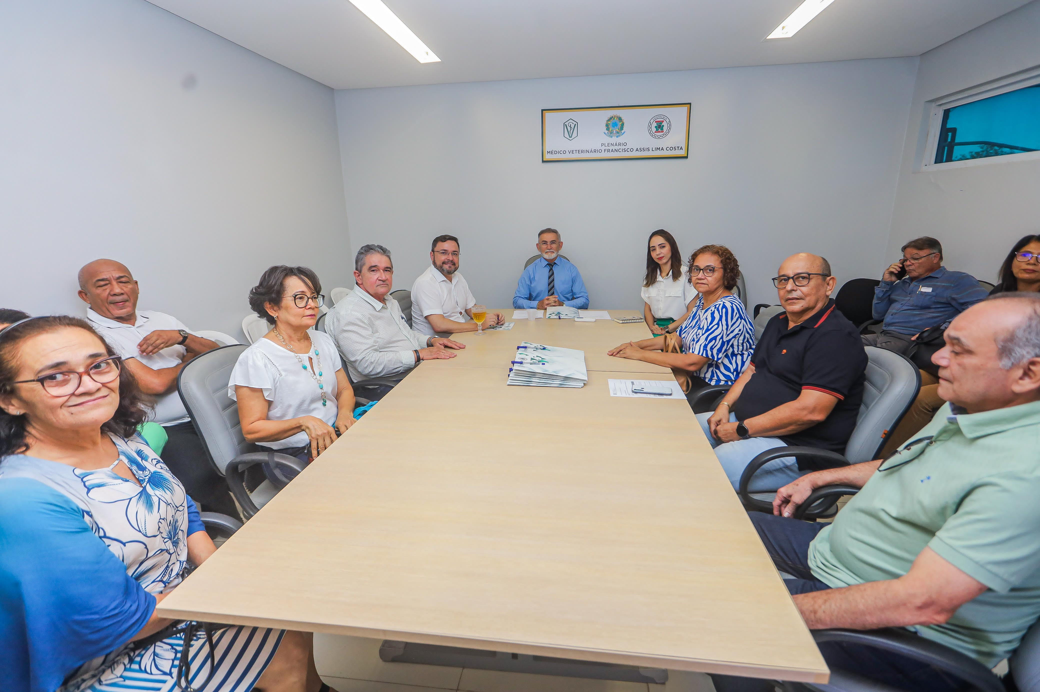 Fábio Novo se encontra com membros do Conselho Regional de Medicina Veterinária