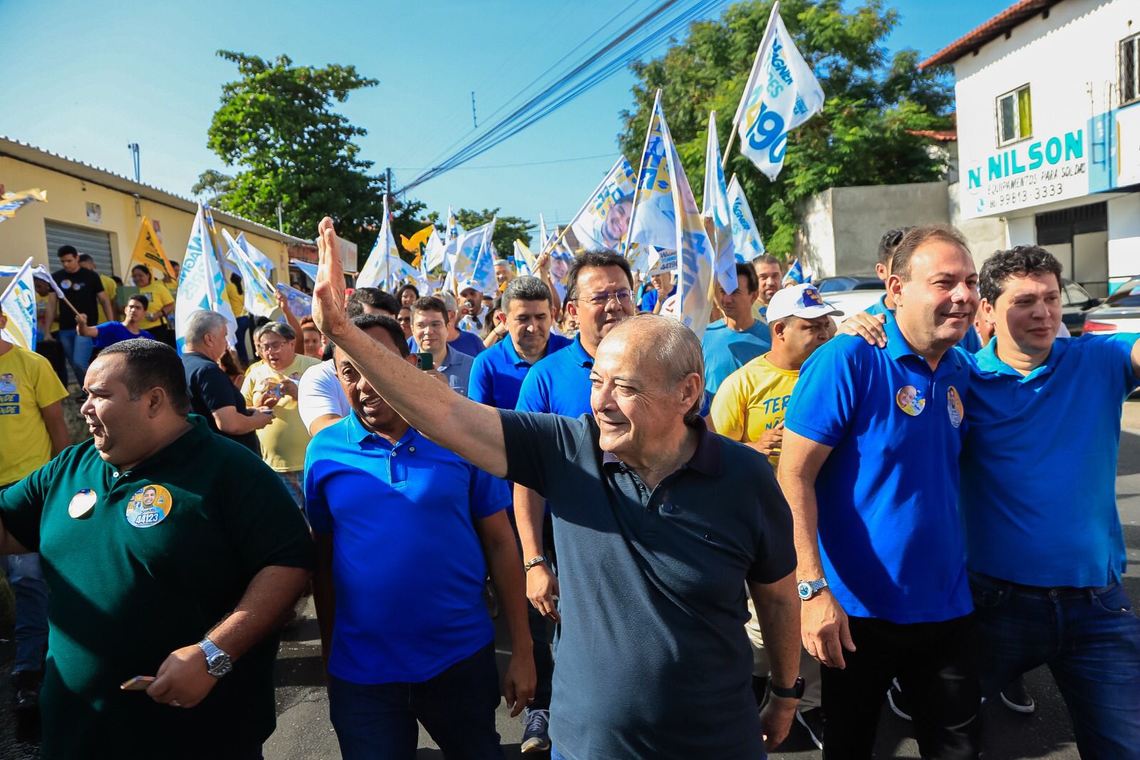 Silvio Mendes participa de caminhada na zona Sul