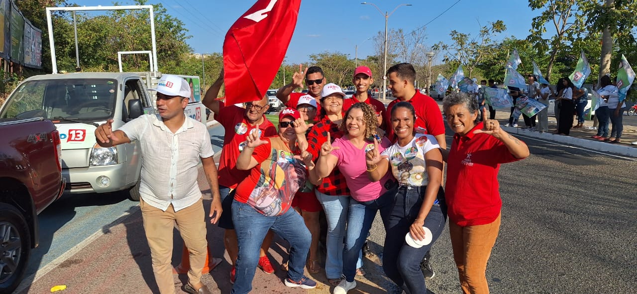 Apoiadores estão se reunindo embaixo da ponte da Primavera, na Av. Marechal Castelo Branco