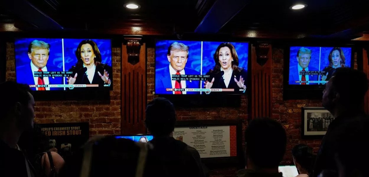 Pessoas em Nova York acompanham debate entre Trump e Kamala 10/09/2024