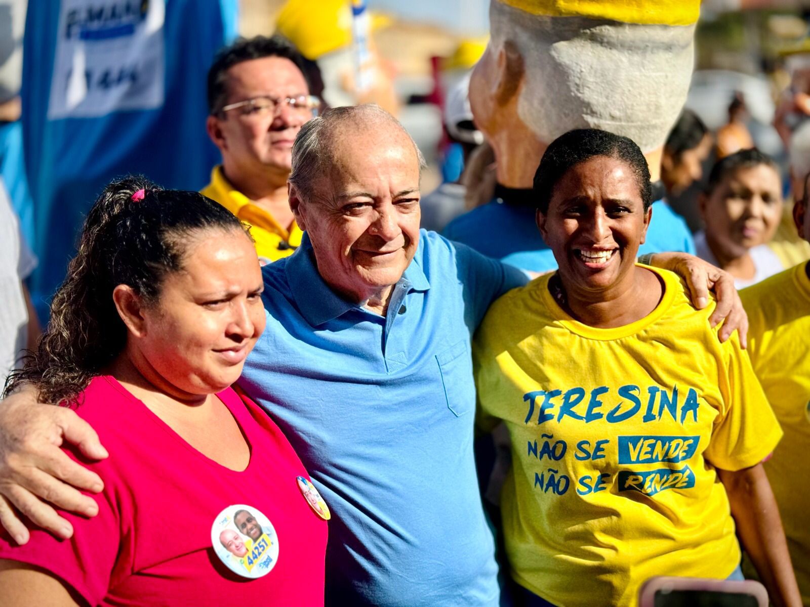 Silvio Mendes participa de caminhada na zona Sul