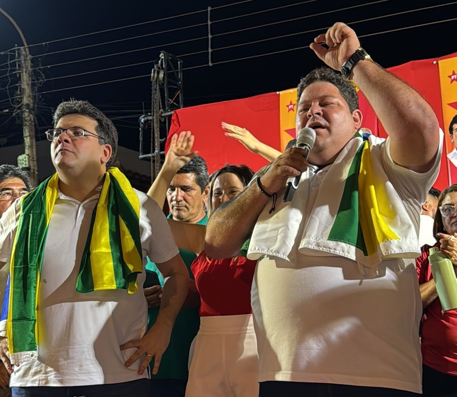 Leonardo Nogueira, candidato a prefeito de Valença, ao lado do governador Rafael Fonteles