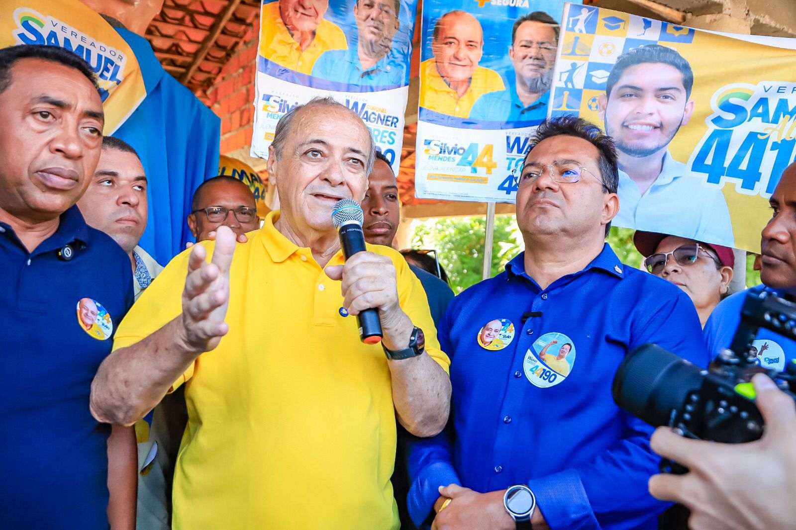 Silvio Mendes participou de caminhada no bairro Santa Bárbara